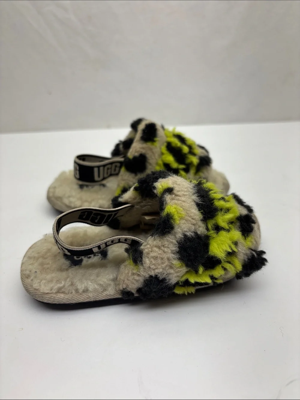 UGG Kids Fuzzy Slide Sandals, SZ 8 toddler girl, box 73